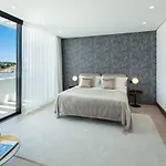 Newly Built 6 BDRM Luxury Villa in Nueva Andalucía