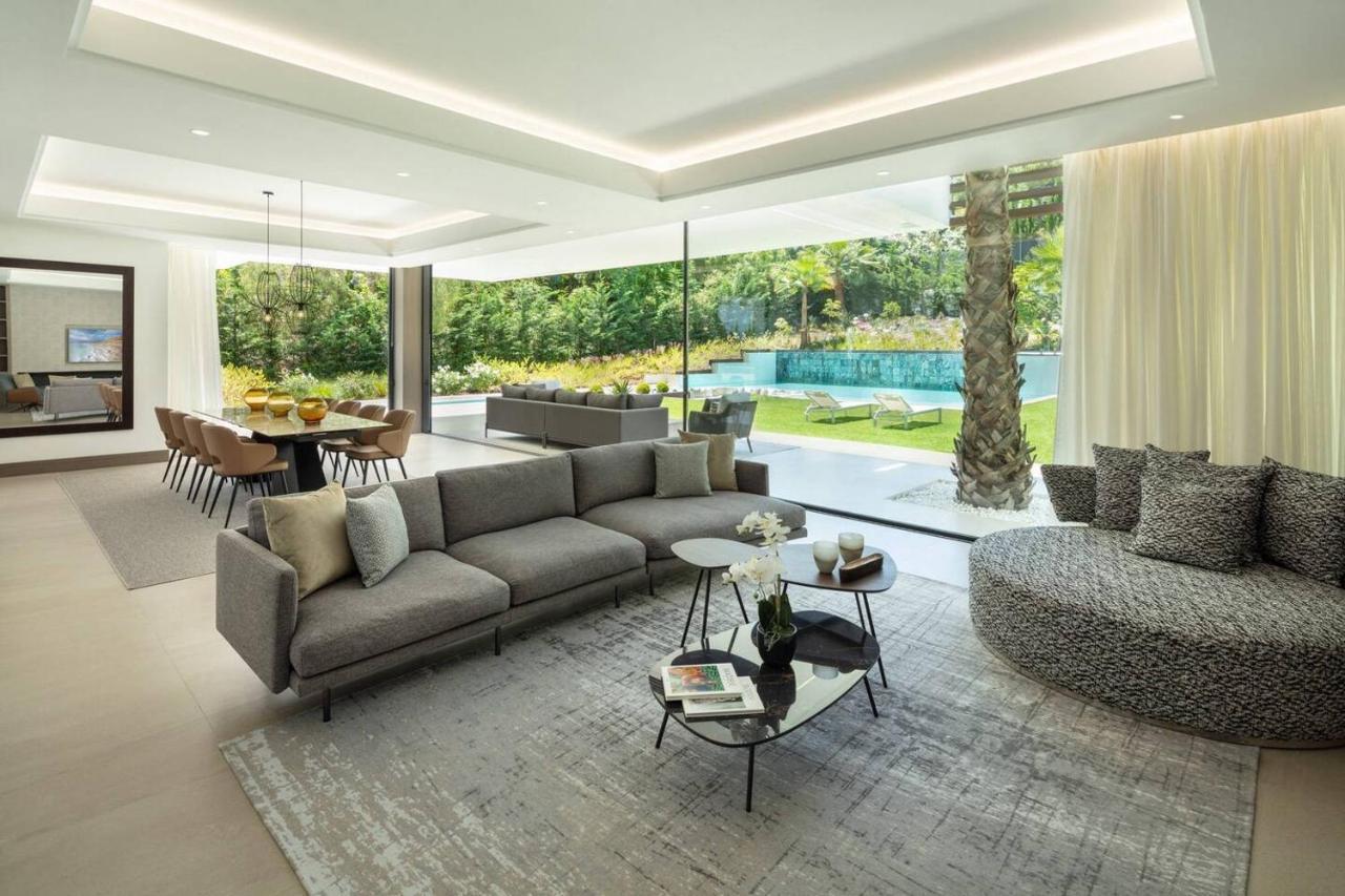Newly Built 6 Bdrm Luxury In Nueva Andalucia Leilighet *