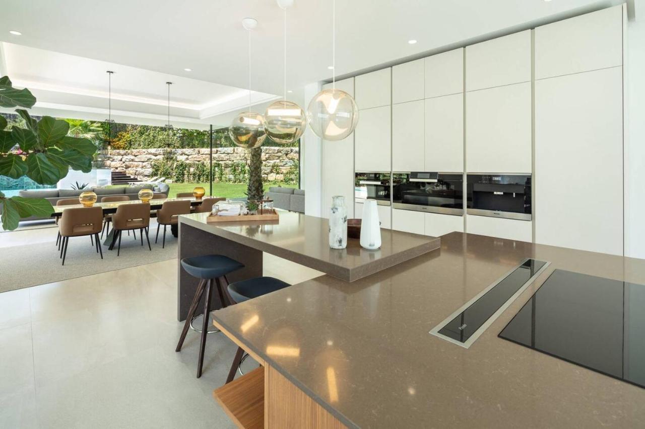 Leilighet Newly Built 6 Bdrm Luxury In Nueva Andalucia *