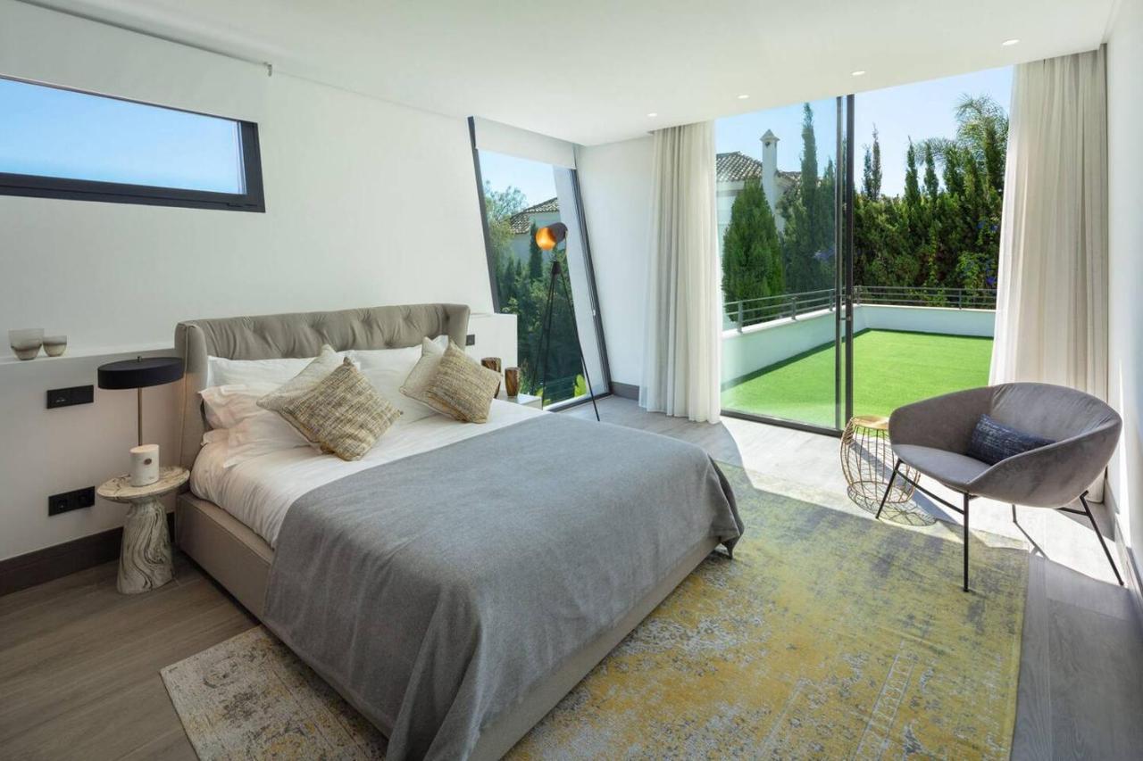 Leilighet Newly Built 6 Bdrm Luxury In Nueva Andalucia