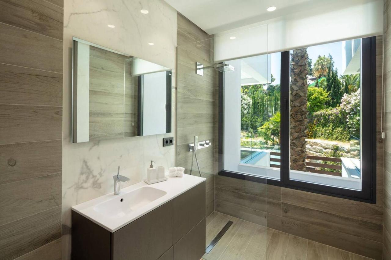Newly Built 6 Bdrm Luxury In Nueva Andalucía Apartamento Marbella